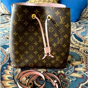 Neo Noe brand new condition. Never used. With dust bag and box.